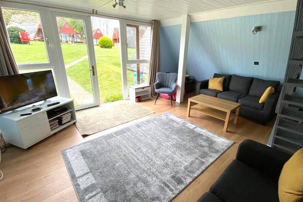 Front Line Chalet With Open Sea Views & Swimming Pool In Kingsdown No14 Villa Kültér fotó