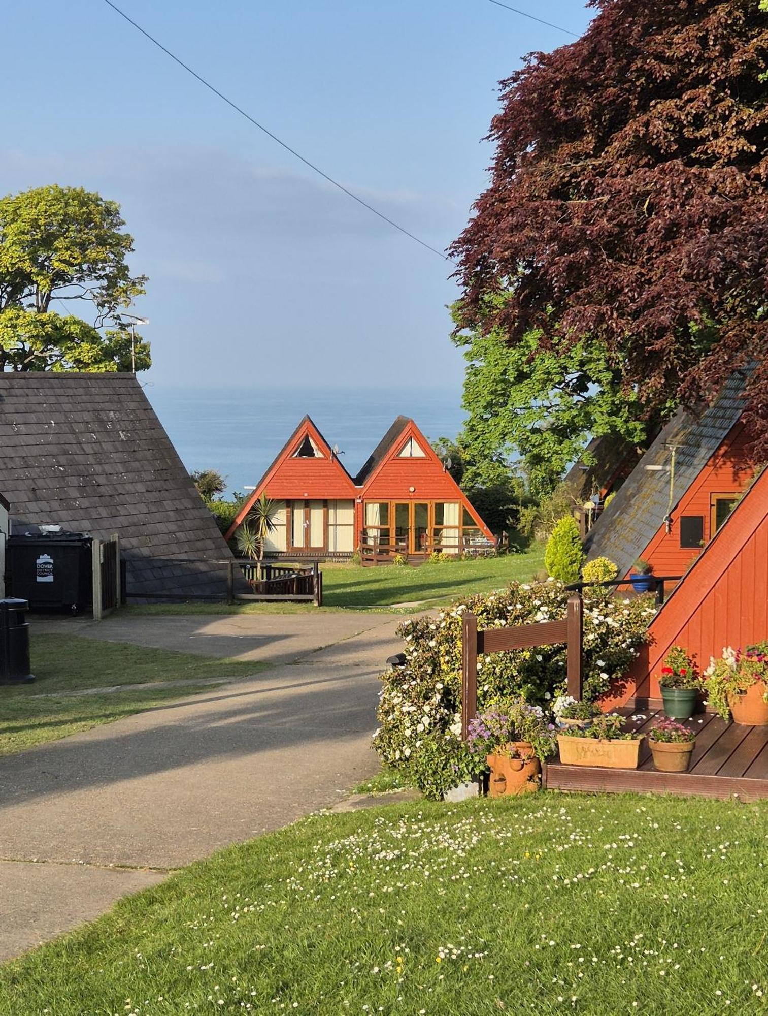 Front Line Chalet With Open Sea Views & Swimming Pool In Kingsdown No14 Villa Kültér fotó